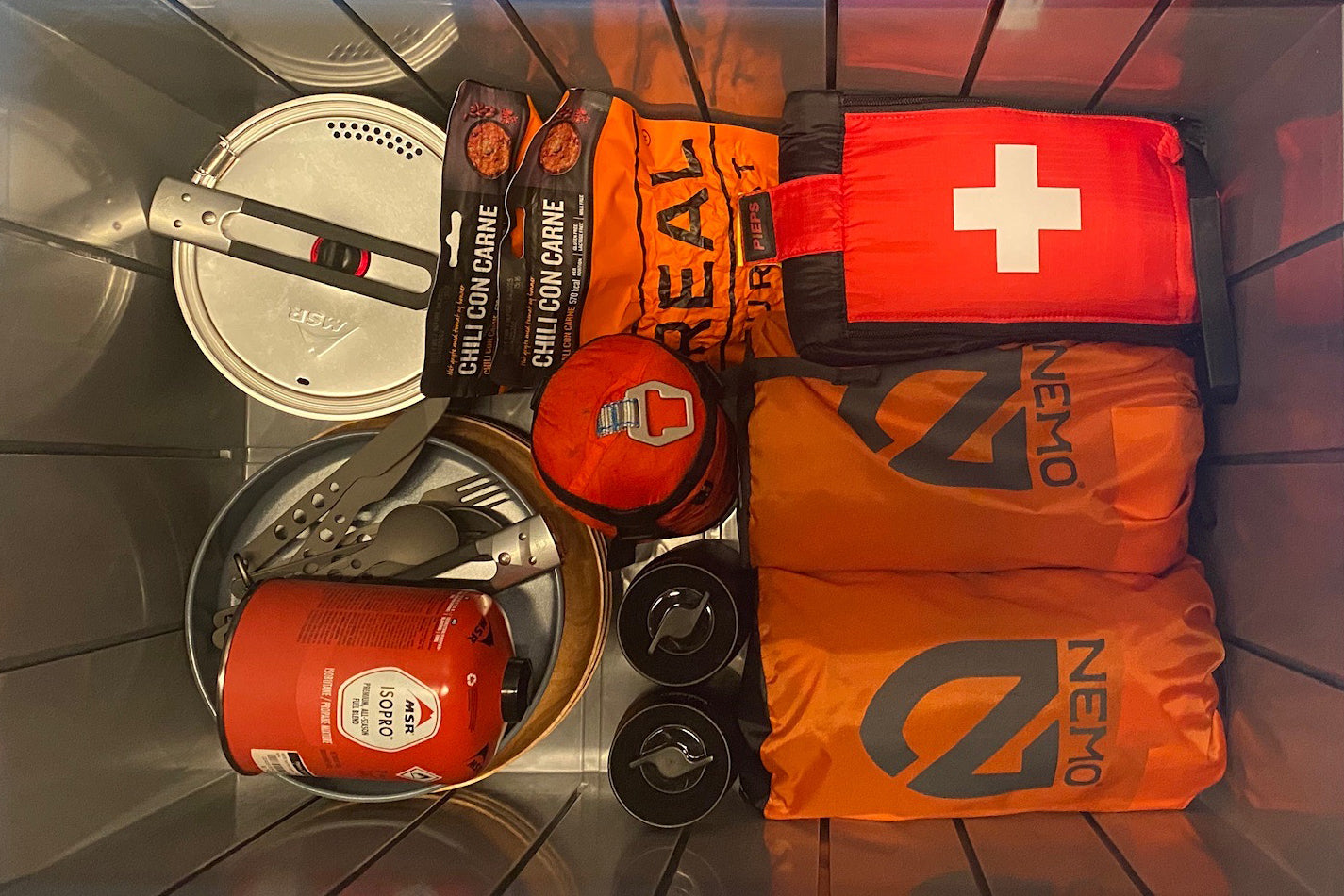 Camping, liggeunderlag, hengekøye, primus, first-aid kit